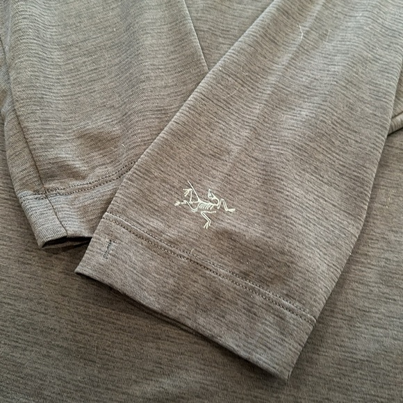 Arc Teryx Women’s Long Sleeve Base Layer w/ Hood in Excellent Condition Size XL - Picture 2 of 6